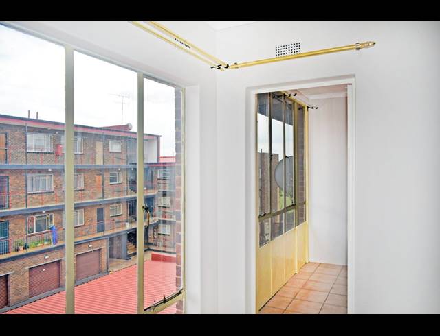 BEDROOM APARTMENT FOR SALE IN NEW REDRUTH